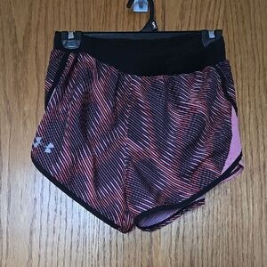 Under Armour Black Red Pink Athletic Shorts Small Womens Stripe Pattern Heatgear